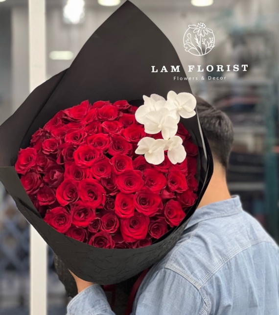 Bó hoa tròn đầy sang trọng