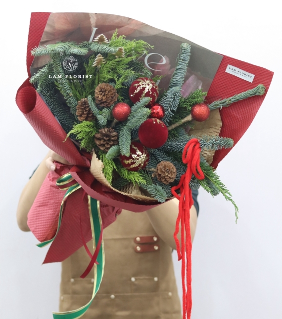 “Winter Elegance” – Bó Hoa Thông Giáng Sinh Đan Mạch