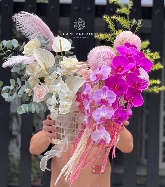 Giỏ Hoa Chúc Mừng Tone Hồng Thướt Tha