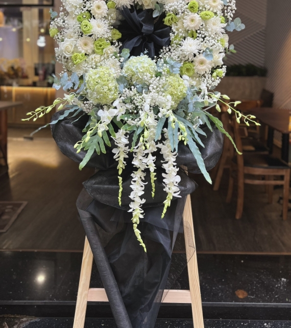 Vòng Hoa Tiễn Biệt Thanh Âm