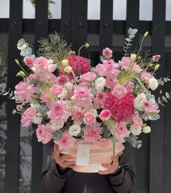 🌷 “Blooming Grace – Nét Đẹp Của Sự Dịu Dàng”