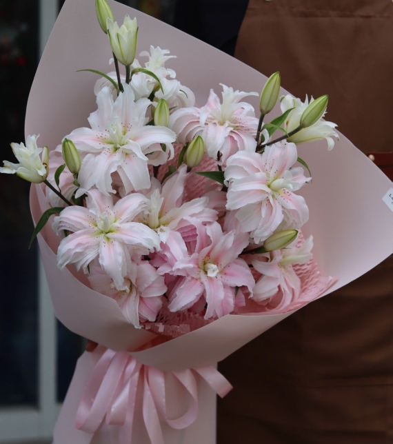 🌸 “Thiên Sứ Hồng – Bó Ly Kép Ngọt Ngào”