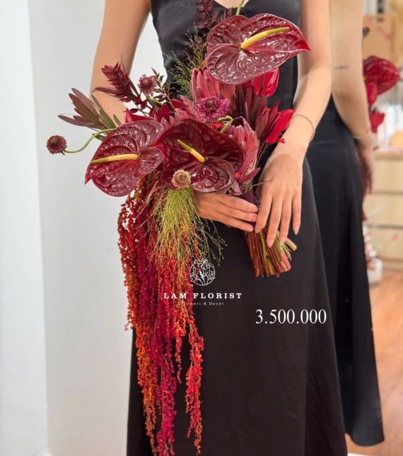 “Wine Rouge Empress Bouquet – Nữ Hoàng Đỏ Rượu”