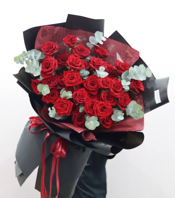  “Scarlet Majesty – Vương Sắc Tình Yêu”