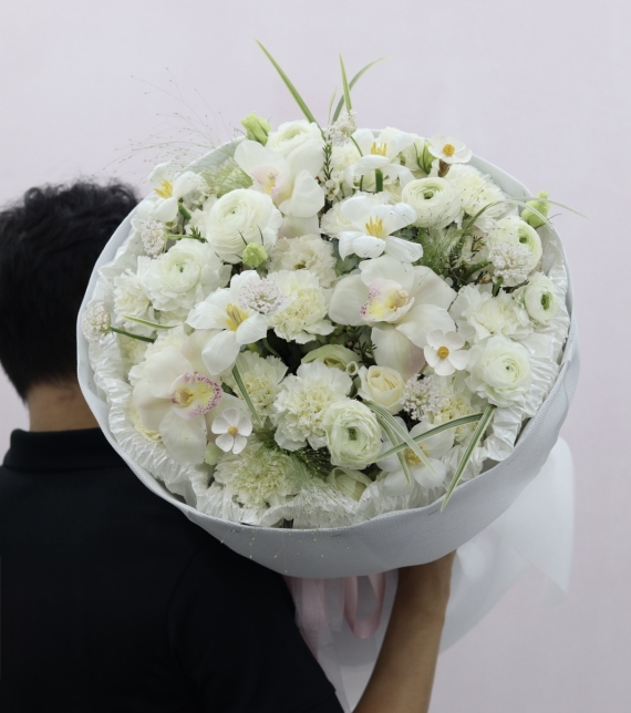 “Ivory Grace – Vẻ Đẹp Thuần Khiết”