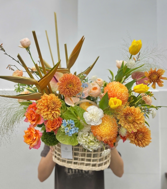 Giỏ hoa Tone cam xinh xắn