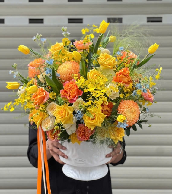 Bình hoa tone vàng cam 