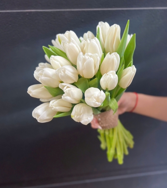 Hoa cưới Tulip trắng  đầy đặn