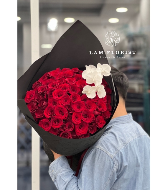 Bó hoa tròn đầy sang trọng