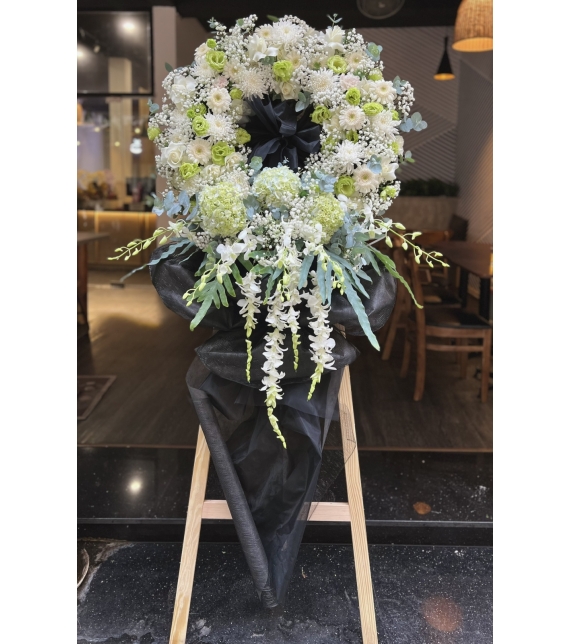 Vòng Hoa Tiễn Biệt Thanh Âm