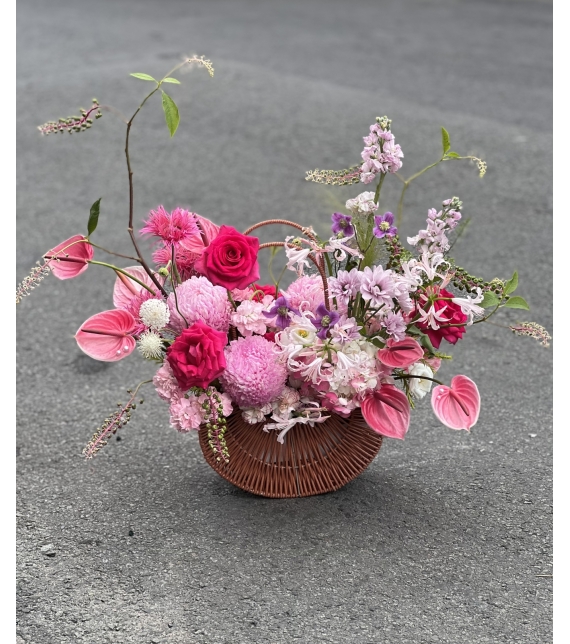 Giỏ Hoa  Sắc Hồng Ngọt Ngào