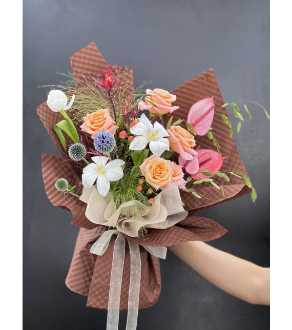 Sunlit Whispers - Lời Thì Thầm Của Ánh Nắng