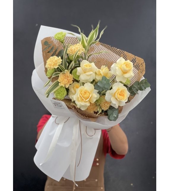 “Sunny Bloom – Sắc Nắng Dịu Dàng”