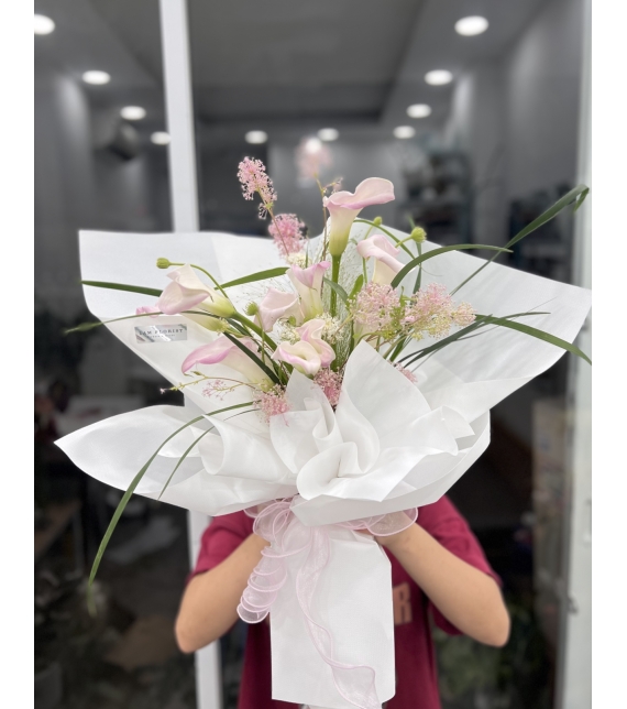 Bó Calla Lily hồng nhẹ nhàng