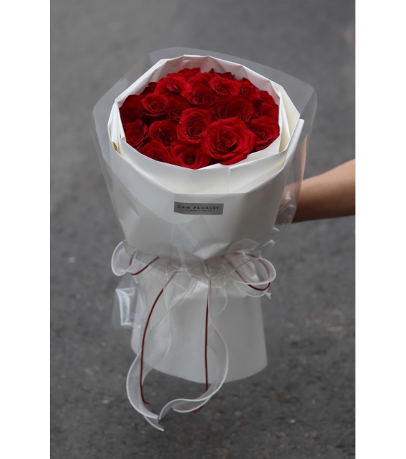 “Đỏ Vĩnh Cửu – Bó Hồng Ecuador Dáng Tròn Sang Trọng”