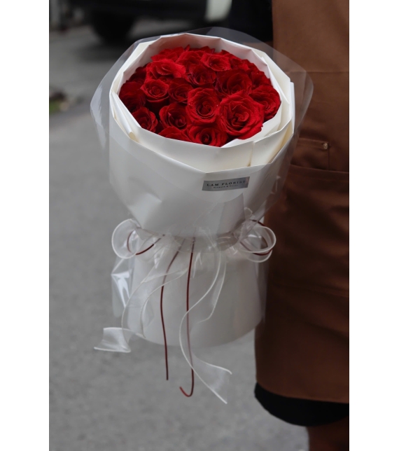 “Đỏ Vĩnh Cửu – Bó Hồng Ecuador Dáng Tròn Sang Trọng”