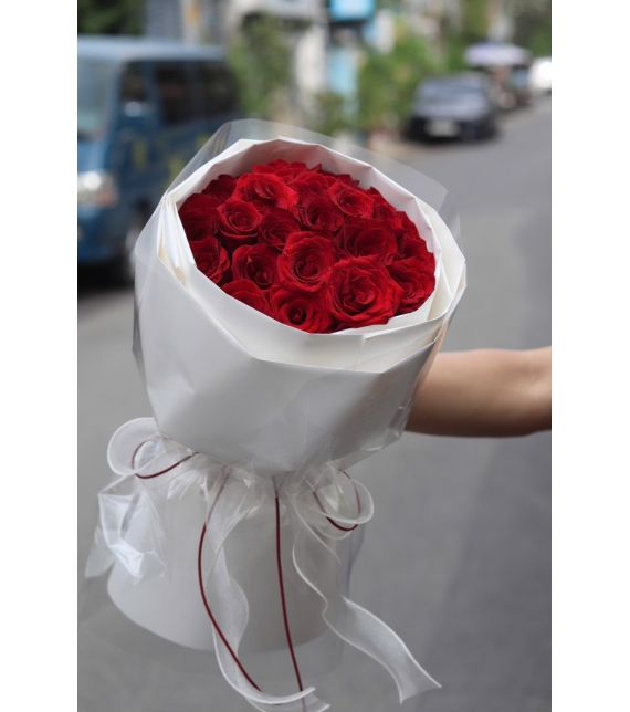 “Đỏ Vĩnh Cửu – Bó Hồng Ecuador Dáng Tròn Sang Trọng”