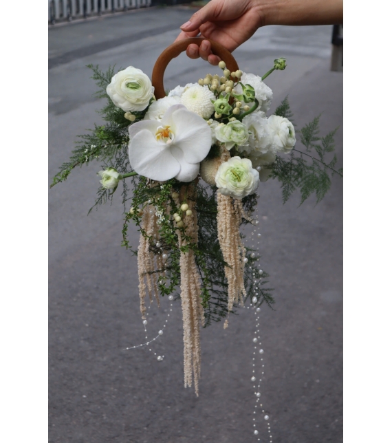 💍 “Duyên Trắng Thanh Khiết – Hoa Cưới Quai Xách”