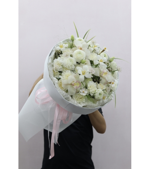 “Ivory Grace – Vẻ Đẹp Thuần Khiết”